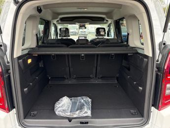 Vauxhall Combo Life Electric 52kwh Ultimate MPV 5dr Electric Auto (7.4kw Charger) (136 Ps)