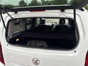Vauxhall Combo Life Electric 52kwh Ultimate MPV 5dr Electric Auto (7.4kw Charger) (136 Ps)