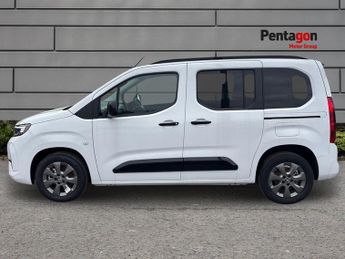 Vauxhall Combo Life Electric 52kwh Ultimate MPV 5dr Electric Auto (7.4kw Charger) (136 Ps)