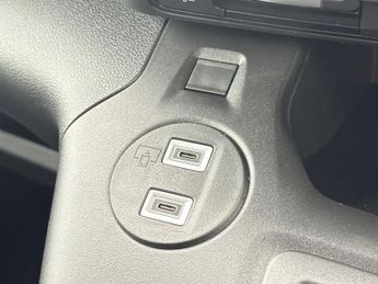 Vauxhall Combo Life Electric 52kwh Ultimate MPV 5dr Electric Auto (7.4kw Charger) (136 Ps)