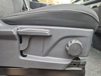 Ford E Transit Custom 320 65kwh Limited Panel Van 5dr Electric Auto L1 H1 (136 Ps)