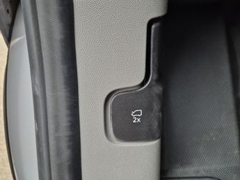 Ford E Transit Custom 320 65kwh Limited Panel Van 5dr Electric Auto L1 H1 (136 Ps)