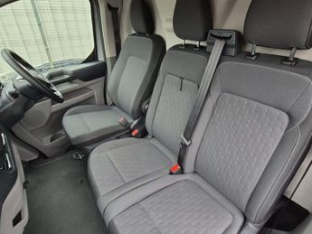 Ford E Transit Custom 320 65kwh Limited Panel Van 5dr Electric Auto L1 H1 (136 Ps)