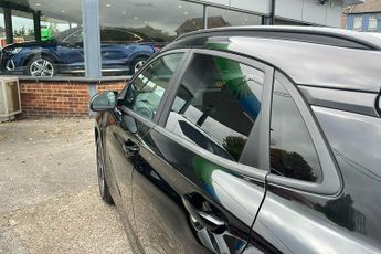 Hyundai Kona 64kwh Premium Suv 5dr Electric Auto (10.5kw Charger) (204 Ps)