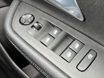 Vauxhall Mokka Electric 50kwh Sri Premium Suv 5dr Electric Auto (136 Ps)