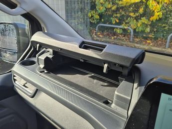 Ford E Transit Custom 320 65kwh Limited Panel Van 5dr Electric Auto L1 H1 (136 Ps)