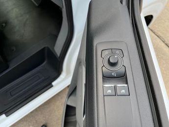 Ford E Transit Custom 320 65kwh Limited Panel Van 5dr Electric Auto L1 H1 (136 Ps)