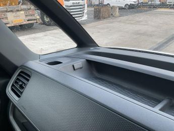 Volkswagen Id. Buzz Cargo Pro 77kwh Commerce Plus Panel Van 5dr Electric Auto (204 Ps)