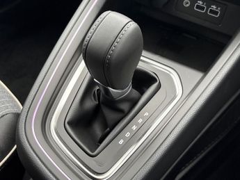 Renault Clio 1.6 E Tech Techno Hatchback 5dr Petrol Hybrid Auto Euro 6 (s/s) 