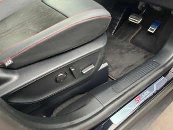 Ford Kuga 2.5 Duratec 14.4kwh St Line X Suv 5dr Petrol Plug In Hybrid CVT 