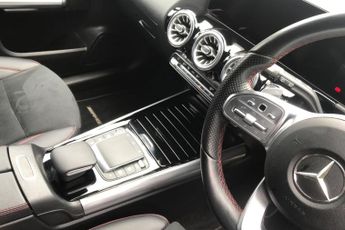 Mercedes Benz Gla 1.3 Gla180 Amg Line (premium) Suv 5dr Petrol 7g Dct Euro 6 (s/s)