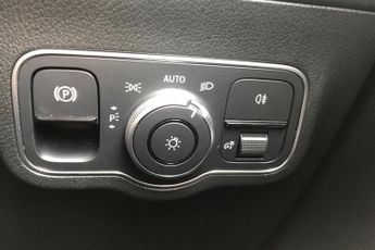 Mercedes Benz Gla 1.3 Gla180 Amg Line (premium) Suv 5dr Petrol 7g Dct Euro 6 (s/s)