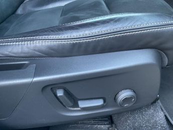 Volvo Xc40 2.0 D3 R Design Pro Suv 5dr Diesel Auto Euro 6 (s/s) (150 Ps)