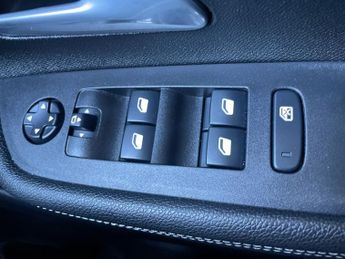 Vauxhall Mokka Electric 50kwh Sri Nav Premium Suv 5dr Electric Auto (136 Ps)