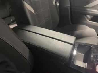 Vauxhall Astra Electric 54kwh Ultimate Hatchback 5dr Electric Auto (156 Ps)