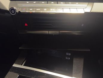 Vauxhall Astra Electric 54kwh Ultimate Hatchback 5dr Electric Auto (156 Ps)