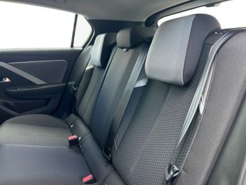 Vauxhall Astra Electric 54kwh Design Hatchback 5dr Electric Auto (156 Ps)