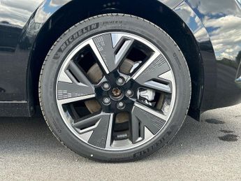 Vauxhall Astra Electric 54kwh Design Hatchback 5dr Electric Auto (156 Ps)