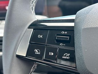 Vauxhall Astra Electric 54kwh Design Hatchback 5dr Electric Auto (156 Ps)