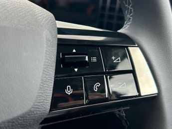 Vauxhall Astra Electric 54kwh Design Hatchback 5dr Electric Auto (156 Ps)