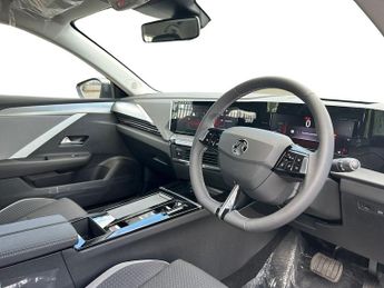 Vauxhall Astra Electric 54kwh Design Hatchback 5dr Electric Auto (156 Ps)