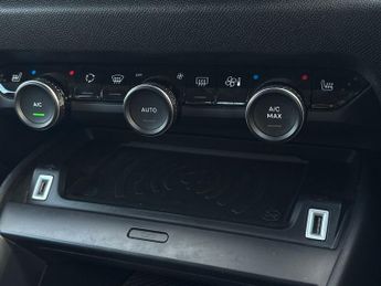 Citroen E C4 50kwh Shine Plus Hatchback 5dr Electric Auto (136 Ps)