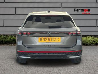 Volkswagen Passat Estate 1.5 Tsi Ehybrid 19.7kwh R Line Estate 5dr Petrol Plug In Hybrid 
