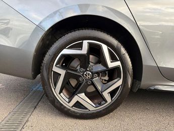 Volkswagen Passat Estate 1.5 Tsi Ehybrid 19.7kwh R Line Estate 5dr Petrol Plug In Hybrid 