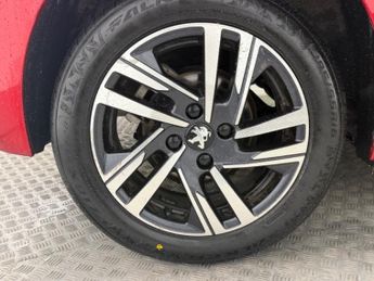 Peugeot 208 1.2 Puretech Allure Premium  Plus Hatchback 5dr Petrol Eat Euro 