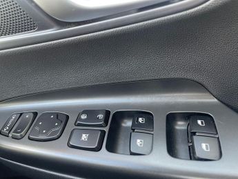 Hyundai Kona 64kwh Premium Suv 5dr Electric Auto (10.5kw Charger) (204 Ps)