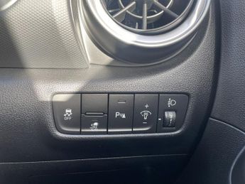 Hyundai Kona 64kwh Premium Suv 5dr Electric Auto (10.5kw Charger) (204 Ps)