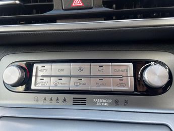 Hyundai Kona 64kwh Premium Suv 5dr Electric Auto (10.5kw Charger) (204 Ps)