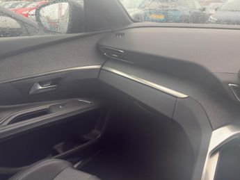 Peugeot 3008 SUV 1.2 Puretech Allure Premium  Plus Suv 5dr Petrol Eat Euro 6 (s/s