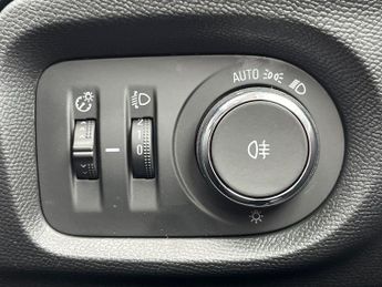 Vauxhall Corsa Electric 50kwh Design Hatchback 5dr Electric Auto (136 Ps)