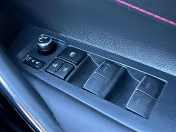 Toyota Corolla Hatchback 2.0 Vvt H Gpf Excel Hatchback 5dr Petrol Hybrid CVT Euro 6 (s/s)