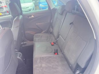 Vauxhall Crossland 1.5 Turbo D Ultimate Suv 5dr Diesel Auto Euro 6 (s/s) (120 Ps)
