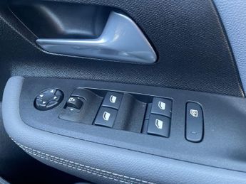 Vauxhall Mokka Electric 50kwh Elite Premium Suv 5dr Electric Auto (136 Ps)