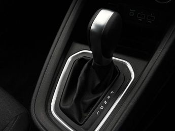 Renault Clio 1.0 Tce Iconic Hatchback 5dr Petrol CVT A7 Euro 6 (s/s) (90 Ps)