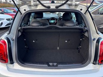 MINI Electric Hatch Cooper Se 32.6kwh Level 2 Hatchback 3dr Electric Auto (184 Ps)