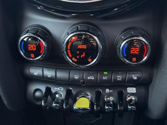 MINI Electric Hatch Cooper Se 32.6kwh Level 2 Hatchback 3dr Electric Auto (184 Ps)