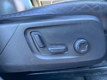 Volvo Xc40 2.0 B4 Mhev R Design Pro Suv 5dr Petrol Hybrid Auto Euro 6 (s/s)