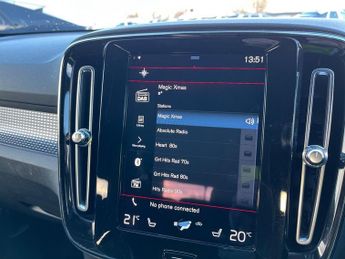 Volvo Xc40 2.0 B4 Mhev R Design Pro Suv 5dr Petrol Hybrid Auto Euro 6 (s/s)