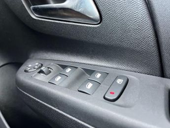 Vauxhall Corsa Electric 50kwh Design Hatchback 5dr Electric Auto (136 Ps)