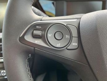 Vauxhall Mokka Electric 50kwh Design Suv 5dr Electric Auto (136 Ps)