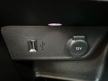 Vauxhall Mokka Electric 50kwh Design Suv 5dr Electric Auto (136 Ps)