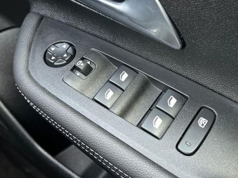 Vauxhall Mokka Electric 50kwh Ultimate Suv 5dr Electric Auto (136 Ps)