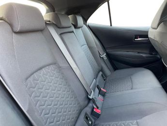 Toyota Corolla Hatchback 1.8 Vvt H Gpf Icon Tech Hatchback 5dr Petrol Hybrid CVT Euro 6 (