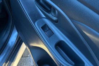 Toyota Yaris 1.5 Vvt H Design Hatchback 5dr Petrol Hybrid E CVT Euro 6 (s/s) 