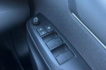 Toyota Yaris 1.5 Vvt H Design Hatchback 5dr Petrol Hybrid E CVT Euro 6 (s/s) 