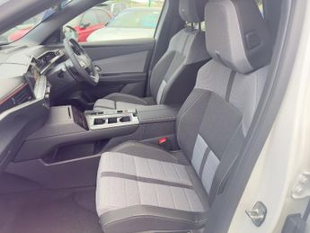 Vauxhall Grandland Electric 73kwh Ultimate Suv 5dr Electric Auto (213 Ps)